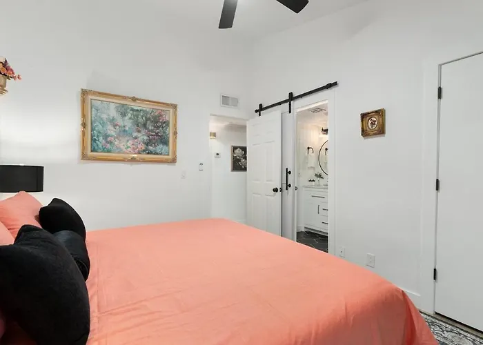 Fiore - 2 King Beds & Swimming Pool! Apartment *