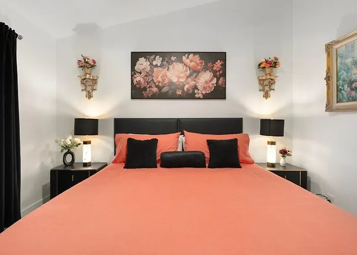 Fiore - 2 King Beds & Swimming Pool!