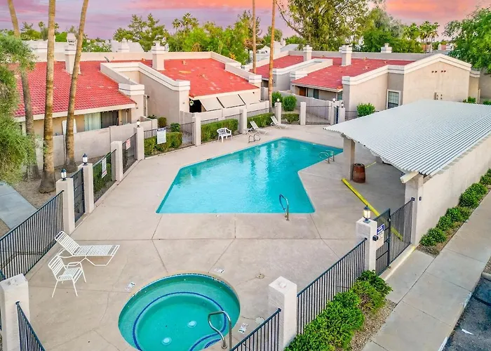 Fiore - 2 King Beds & Swimming Pool! Apartment