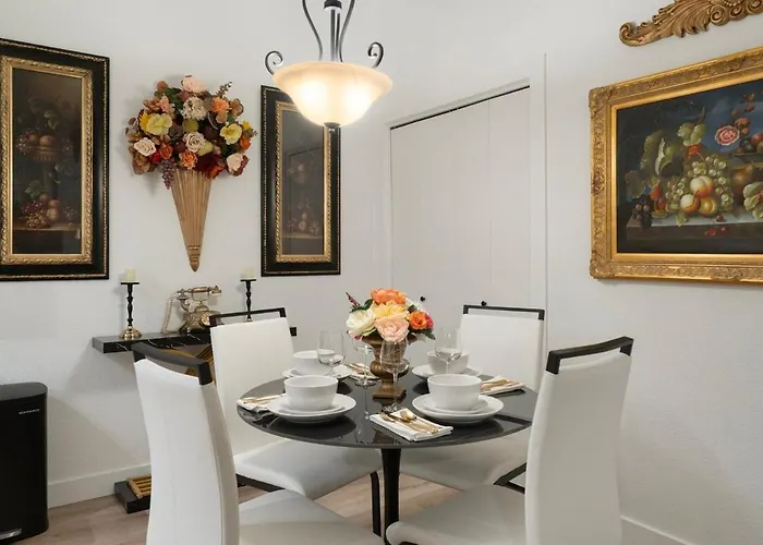 Fiore - 2 King Beds & Swimming Pool! *
